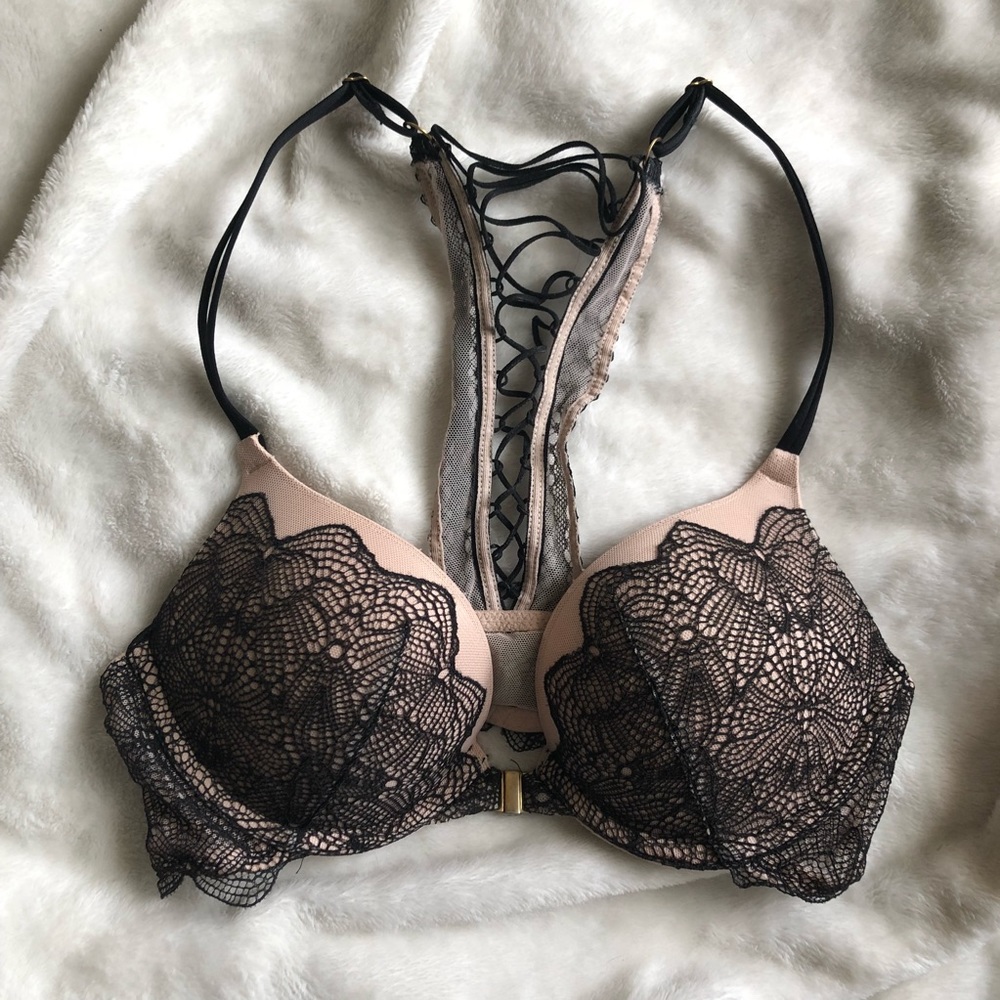 Victoria’s Secret bombshell bra